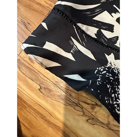 The Limited 100% Silk Skirt – Size 6 – Black & White Abstract Print - Picture 9 of 9